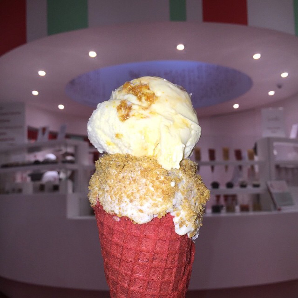 Cap'n Crunch & Apple Pie Ice Cream Cone at Sprinkles Ice Cream on #foodmento http://foodmento.com/place/5084