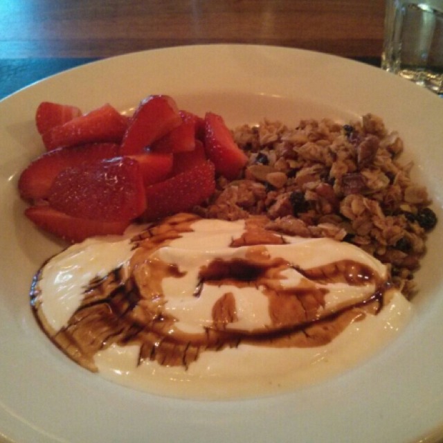 Currant Pecan Granola with Yogurt and Fruit from Maialino (CLOSED) on #foodmento http://foodmento.com/dish/4461