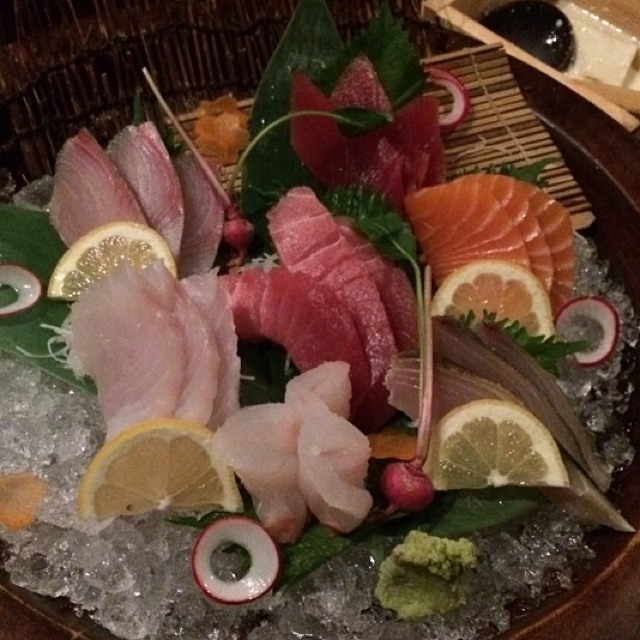 Assorted Sashimi from EN Japanese Brasserie on #foodmento http://foodmento.com/dish/13238