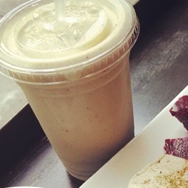 Smoothie (Banana, Date, Lime) from Taïm Falafel and Smoothie Bar on #foodmento http://foodmento.com/dish/13129