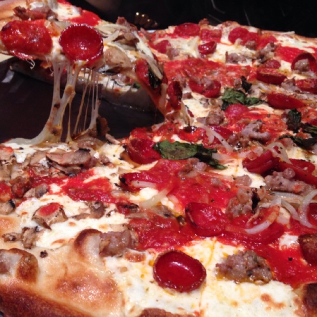 Pizza (Pepperoni, Italian Sausage, Ham, Mushroom...) from Grimaldi's Pizzeria on #foodmento http://foodmento.com/dish/7076