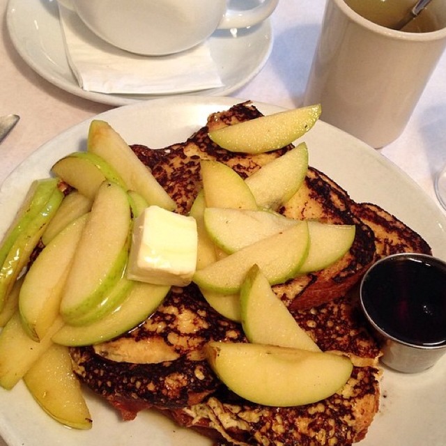 Fench Toast & Apples at Egg (CLOSED) on #foodmento http://foodmento.com/place/2784