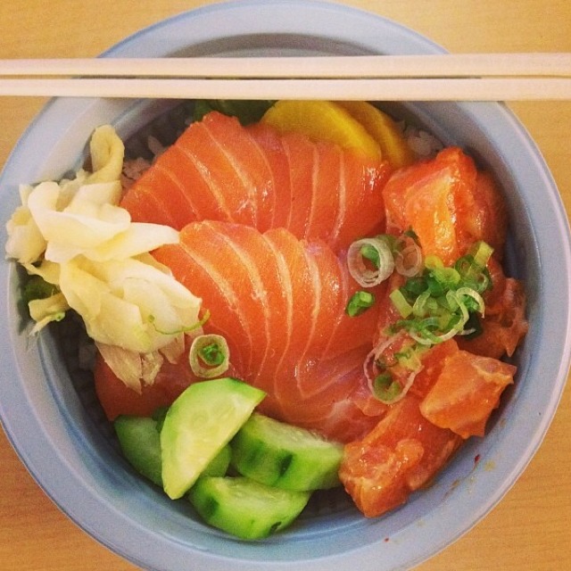 Salmon Chirashi Don from Ennju on #foodmento http://foodmento.com/dish/11292