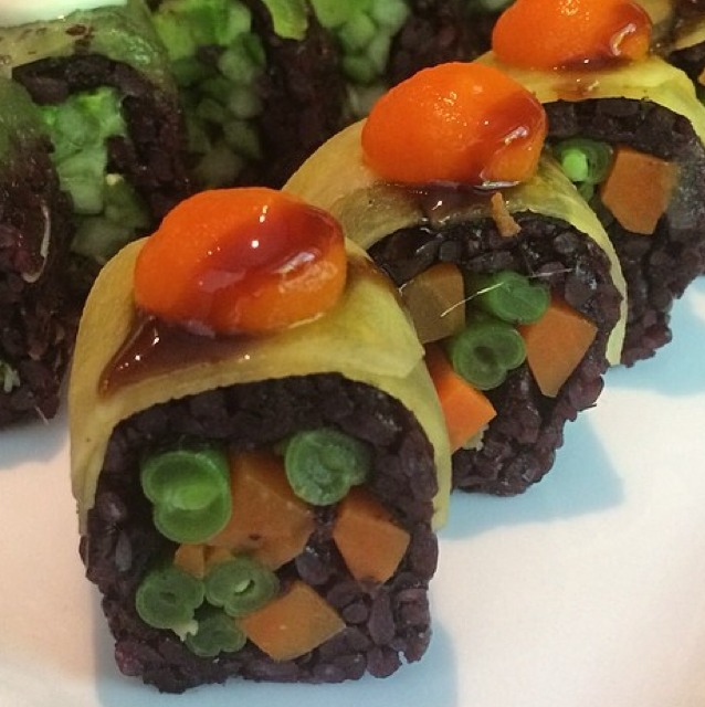 The Haricot Roll (Black Rice, Avocado, Mango, Grilled Halicat Vert) from Beyond Sushi on #foodmento http://foodmento.com/dish/13197
