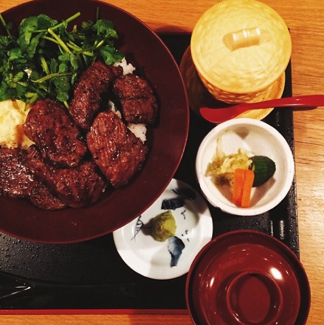 Gyu Shio Koji Don (Grilled Marinated Chuck Roll Washu Beef Over Rice) from Ootoya on #foodmento http://foodmento.com/dish/11912