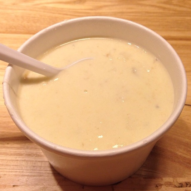 New England Clam Chowder from Lobster Place on #foodmento http://foodmento.com/dish/12010