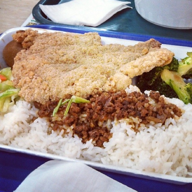 Pork Chop Rice from New World Mall Food Court on #foodmento http://foodmento.com/dish/12055