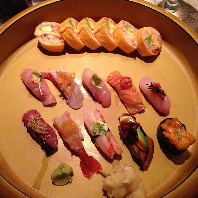 Sushi Tasting (10 Piece & Signature Roll) from Momoya on #foodmento http://foodmento.com/dish/12078