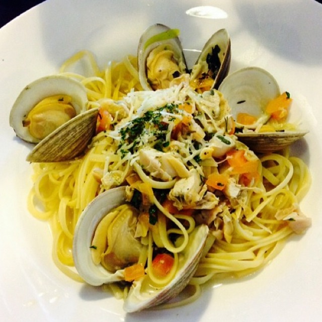 Clam Linguine (Sake and Miso Butter) from Cutting Board on #foodmento http://foodmento.com/dish/17815