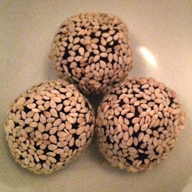 Peanut Butter & Chocolate Ganache Sesame Balls at Fung Tu (CLOSED) on #foodmento http://foodmento.com/place/3046