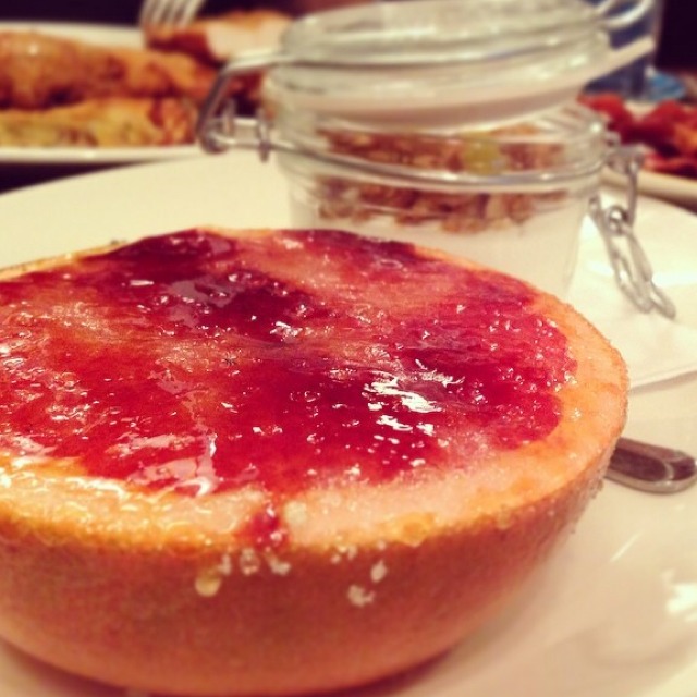 Grapefruit Brulee from Montmartre on #foodmento http://foodmento.com/dish/12850