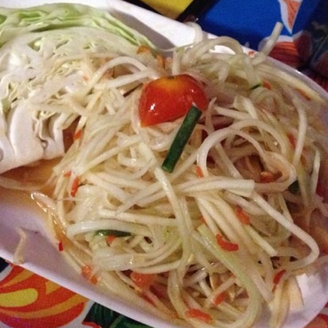 Spicy Green Papaya Salad from Pok Pok NY (CLOSED) on #foodmento http://foodmento.com/dish/12868