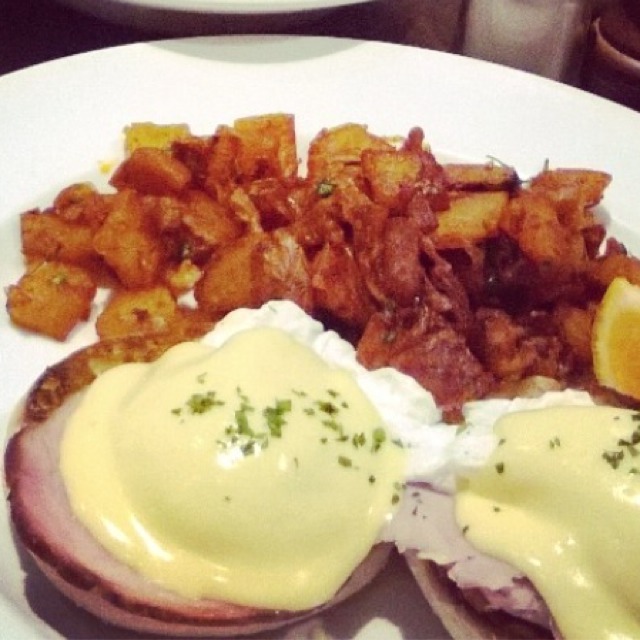 Classic Eggs Benedict at Jane on #foodmento http://foodmento.com/place/3174