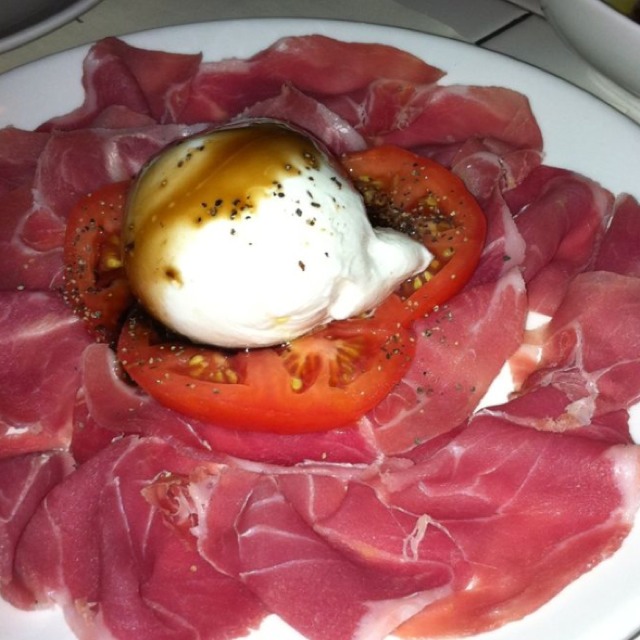 Burrata & Prosciutto at Aria Wine Bar (CLOSED) on #foodmento http://foodmento.com/place/3239