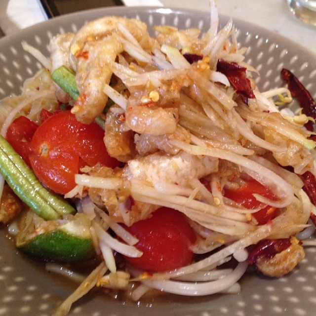 Tum Pla Too & Kao Mun (Thai Mackerel Papaya Salad) at Somtum Der on #foodmento http://foodmento.com/place/3521
