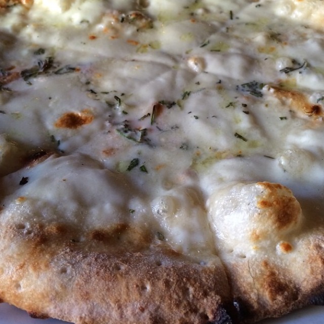Pizza Bianca - La Vera Pizza​ from Lil' Frankie's on #foodmento http://foodmento.com/dish/16072