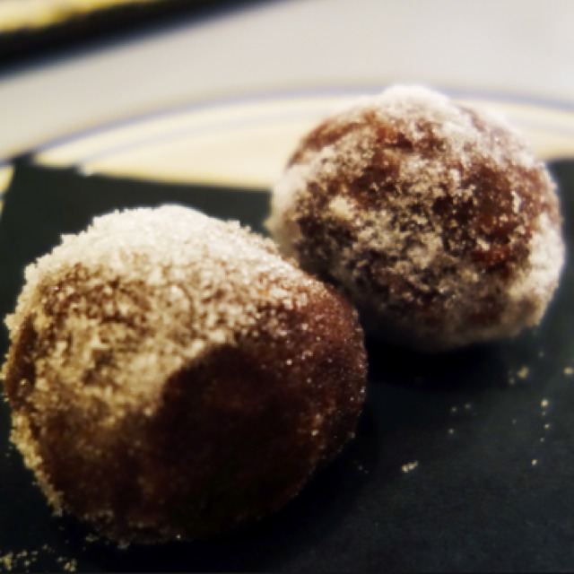 Sweet Bourbon Balls at Southern Efficiency on #foodmento http://foodmento.com/place/4439