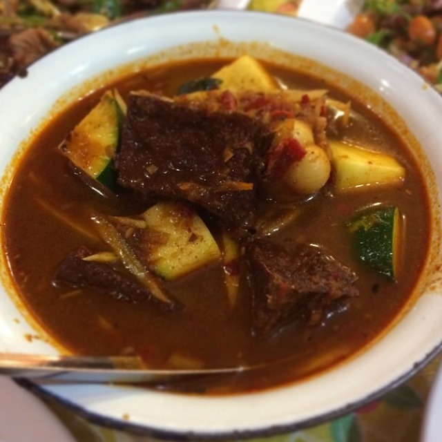Tofu Gaeng Hang Lay Curry (Vegan) at Night + Market Song on #foodmento http://foodmento.com/place/4577