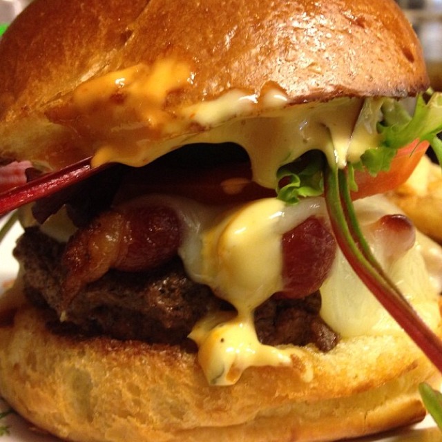 Bacon Cheeseburger at Elberta Restaurant and Bar on #foodmento http://foodmento.com/place/4676