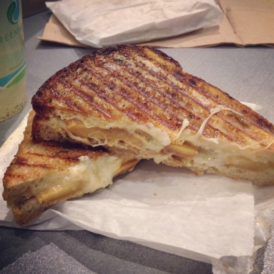 Three Cheese Grilled Cheese from Milk Truck Grilled Cheese on #foodmento http://foodmento.com/dish/25328