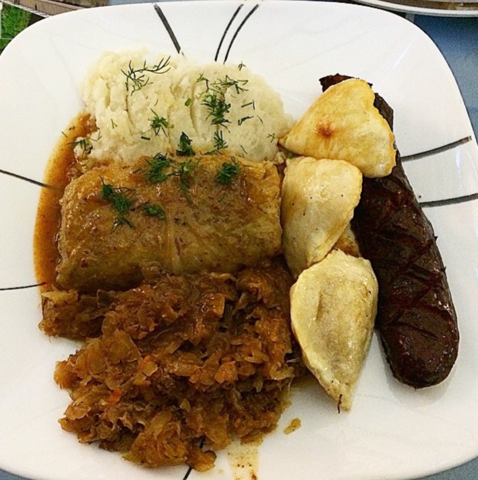 Polish Platter (3 pierogies, kielbasa, stuffed cabbage, bigos and potatoes) - Entrees‏ from Lomzynianka (CLOSED) on #foodmento http://foodmento.com/dish/20952