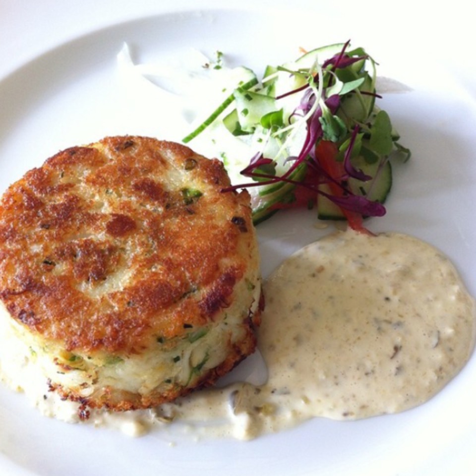 Crab Cakes from The Loeb Boathouse in Central Park (CLOSED) on #foodmento http://foodmento.com/dish/25331