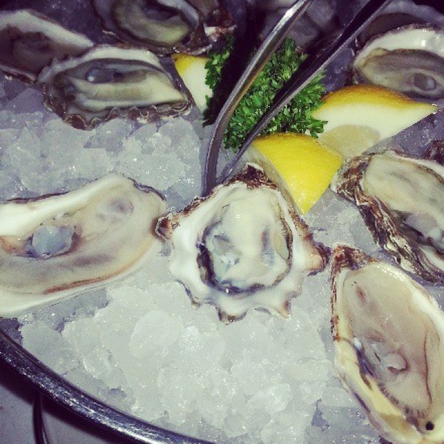 1/2 Dozen Raw Oysters at Blue Ribbon Brasserie on #foodmento http://foodmento.com/place/826