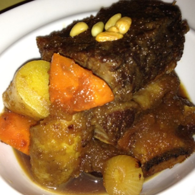 Danji Braise Short Ribs with Fingerling Potatoes and Pearl Onions from Danji on #foodmento http://foodmento.com/dish/3266