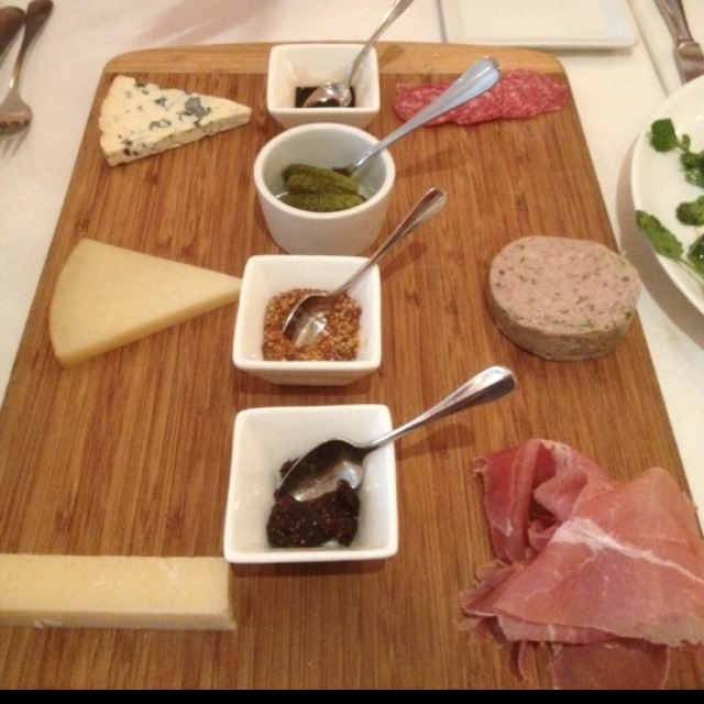 Small Board of Cured Meats and Cheeses from Danny Brown Wine Bar & Kitchen on #foodmento http://foodmento.com/dish/3274