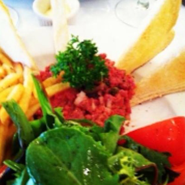 Steak Tartare, Frites from Le Bilboquet on #foodmento http://foodmento.com/dish/3567