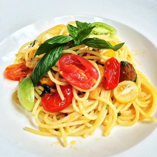 Spaghetti, Evoo, Garlic, Tomatoes, Basil from Circo on #foodmento http://foodmento.com/dish/17267