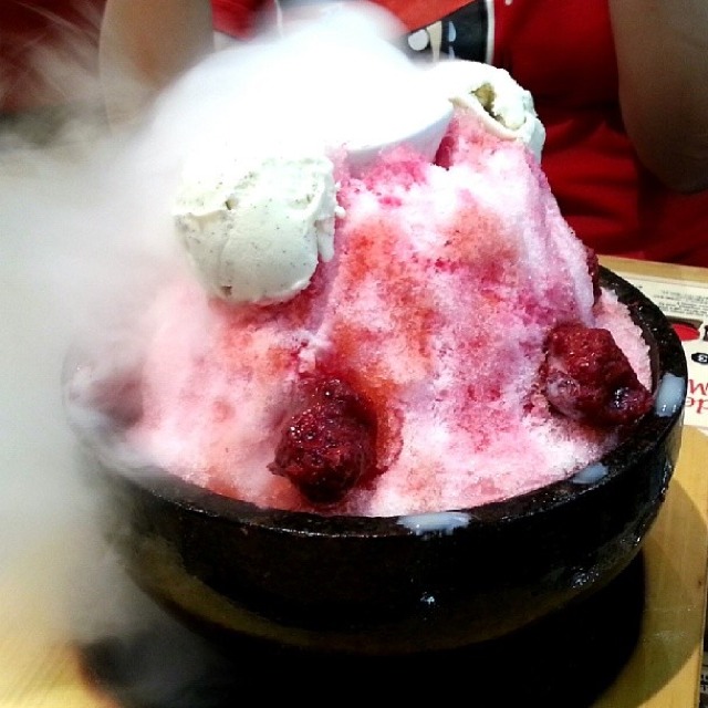 Strawberry With Ice Cream (Ice Kazan) from Tonkotsu Kazan Ramen 豚骨火山 on #foodmento http://foodmento.com/dish/8015