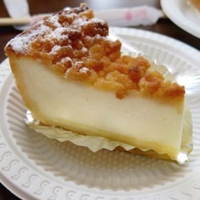 Apple Cheesecake @ Delicius Pasticceria from Lau Pa Sat Festival Market on #foodmento http://foodmento.com/dish/14372