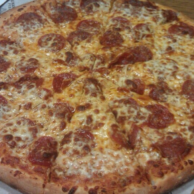 Pepperoni Pizza from Big Mama's and Papa's Pizzeria on #foodmento http://foodmento.com/dish/9676
