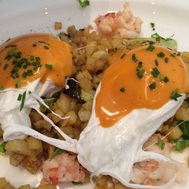 Lobster Hash (Maine Lobster Tail, Poached Eggs, Yukon Gold Potatoes...) from Bottega Louie on #foodmento http://foodmento.com/dish/10488