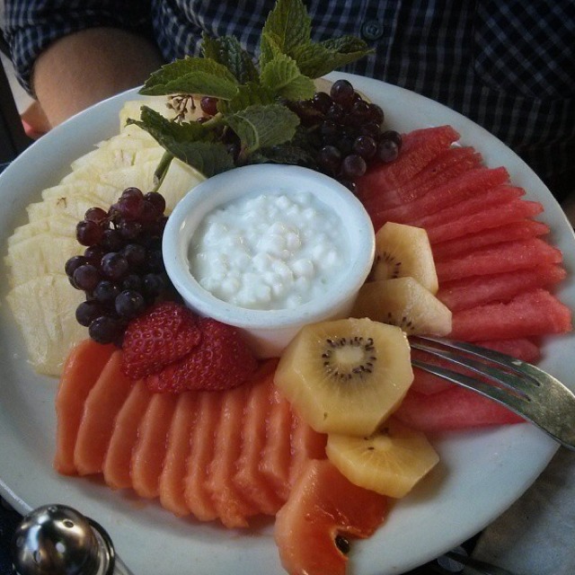 Fruit Plate at Urth Caffé on #foodmento http://foodmento.com/place/2737