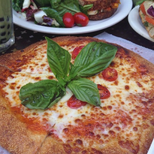 Margherita Pizza at Urth Caffè on #foodmento http://foodmento.com/place/2741