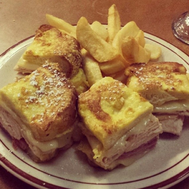 Monte Carlo Sandwich from Canter's Delicatessen on #foodmento http://foodmento.com/dish/10525