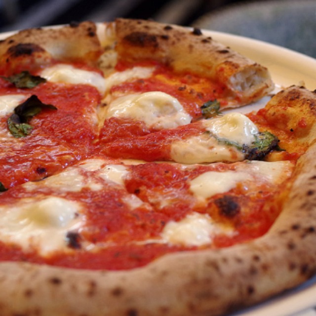 Pizza (Buffalo Mozzarella, Tomato, Oregano) from Cecconi's on #foodmento http://foodmento.com/dish/10549