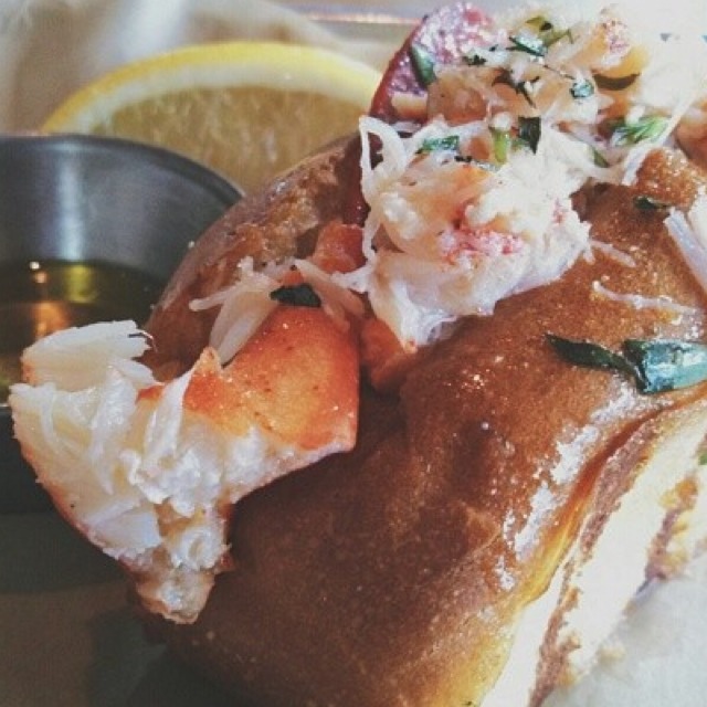 Lobster Roll from EMC Seafood And Raw Bar (CLOSED) on #foodmento http://foodmento.com/dish/10568
