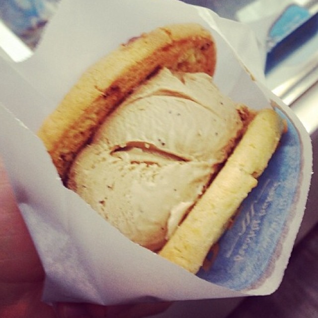 Espresso Ice Cream Cookie from CREAM of Palo Alto on #foodmento http://foodmento.com/dish/9334