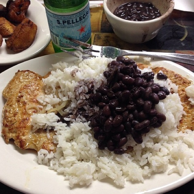 Chicken Steak, Black Beans from Puerto Sagua Restaurant on #foodmento http://foodmento.com/dish/16261
