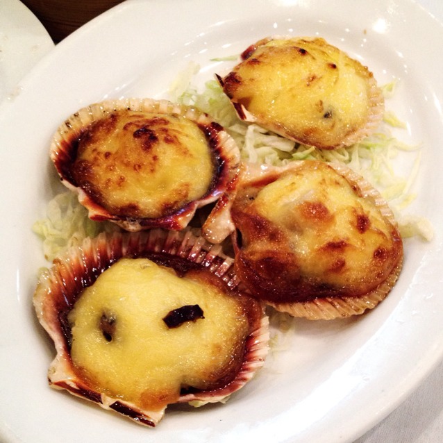 Baked Scallops With Cheese from Sunshine 27 Seafood Restaurant on #foodmento http://foodmento.com/dish/27177