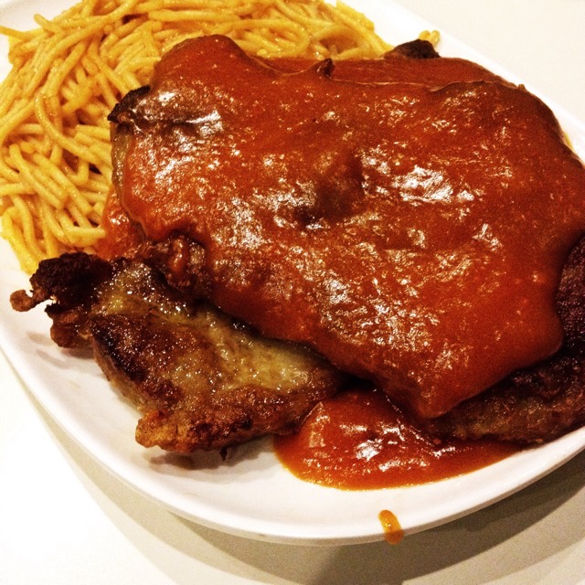Spaghetti With Pork Chops from Cha Chan Tang 茶餐廳 on #foodmento http://foodmento.com/dish/24179