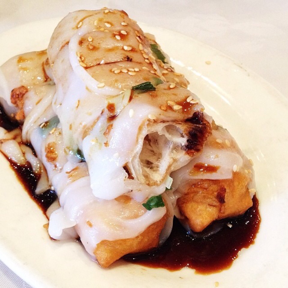 Fried Cruller In Rice Noodle Roll from Jade Asian Restaurant 明都 (CLOSED) on #foodmento http://foodmento.com/dish/17000