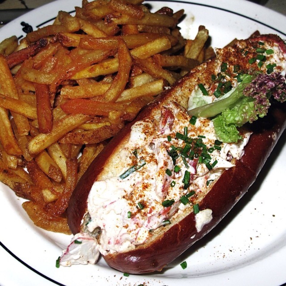 Lobster Roll from The Mermaid Inn (CLOSED) on #foodmento http://foodmento.com/dish/20516