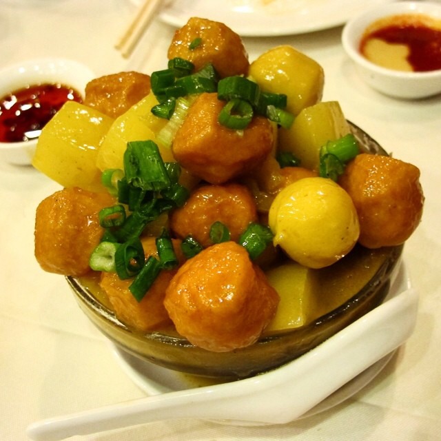 Curry Fish Balls, Braised Tripe, Daikon at Asian Jewels Seafood Restaurant 敦城海鲜酒家 on #foodmento http://foodmento.com/place/4093