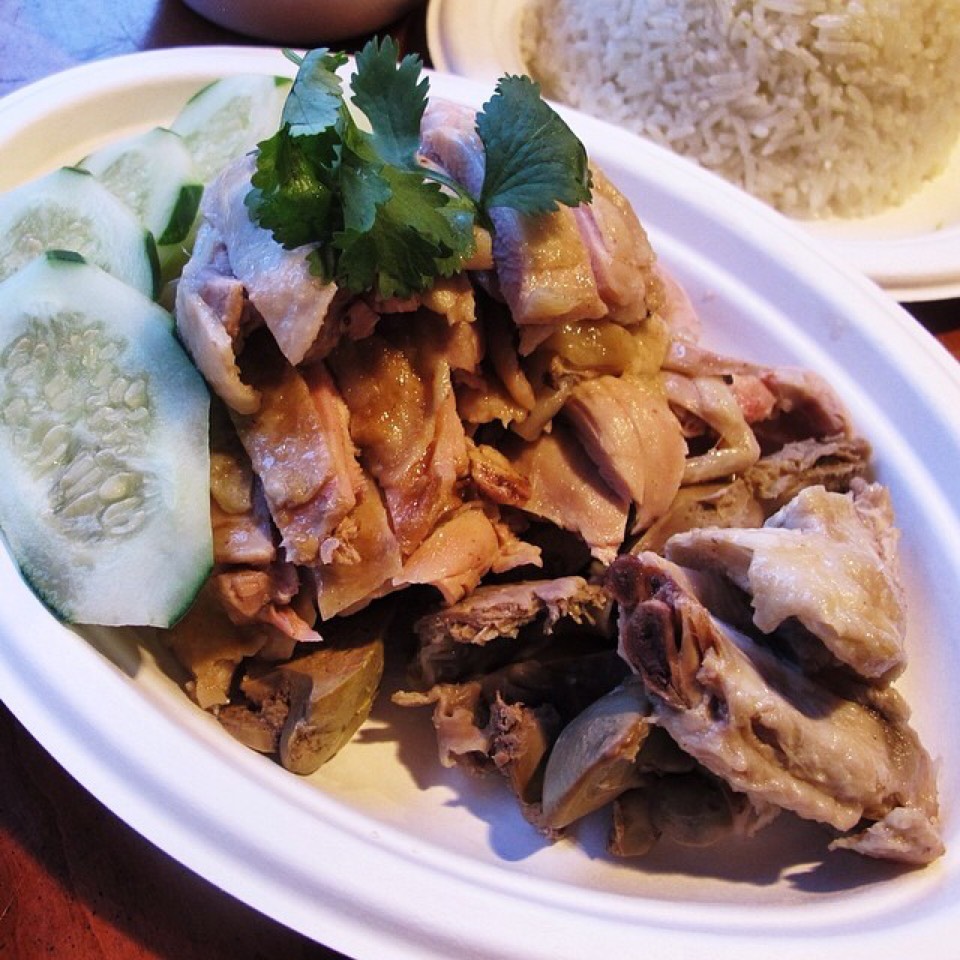 Hainanese Chicken Rice (Set 3: Half Chicken) at Eim Khao Mun Kai Elmhurst อิ่ม ข้าวมันไก่เอ็มเฮิสท์ on #foodmento http://foodmento.com/place/4094
