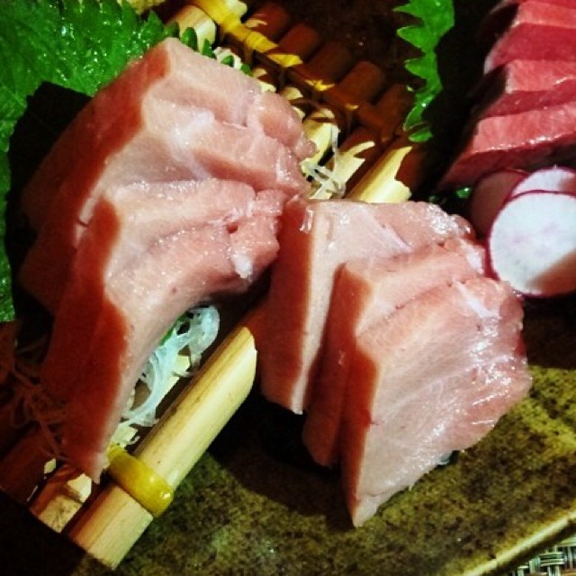 Sashimi (Yellowtail Belly) from Aburiya Kinnosuke on #foodmento http://foodmento.com/dish/17146
