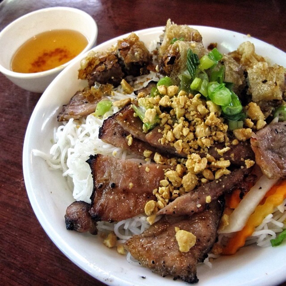 Bun Thit Nuong (Grilled Pork, Vermicelli Noodle‏) on #foodmento http://foodmento.com/dish/20530